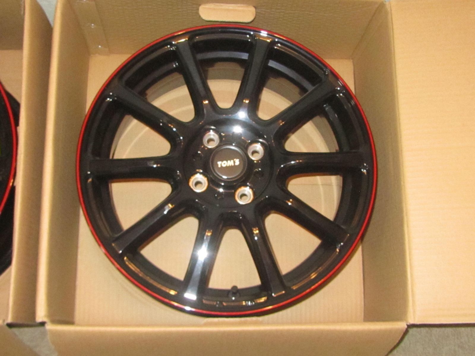 新品未使用品】TOM'S トムス ブラック+リムレッドライン ホイール 16
