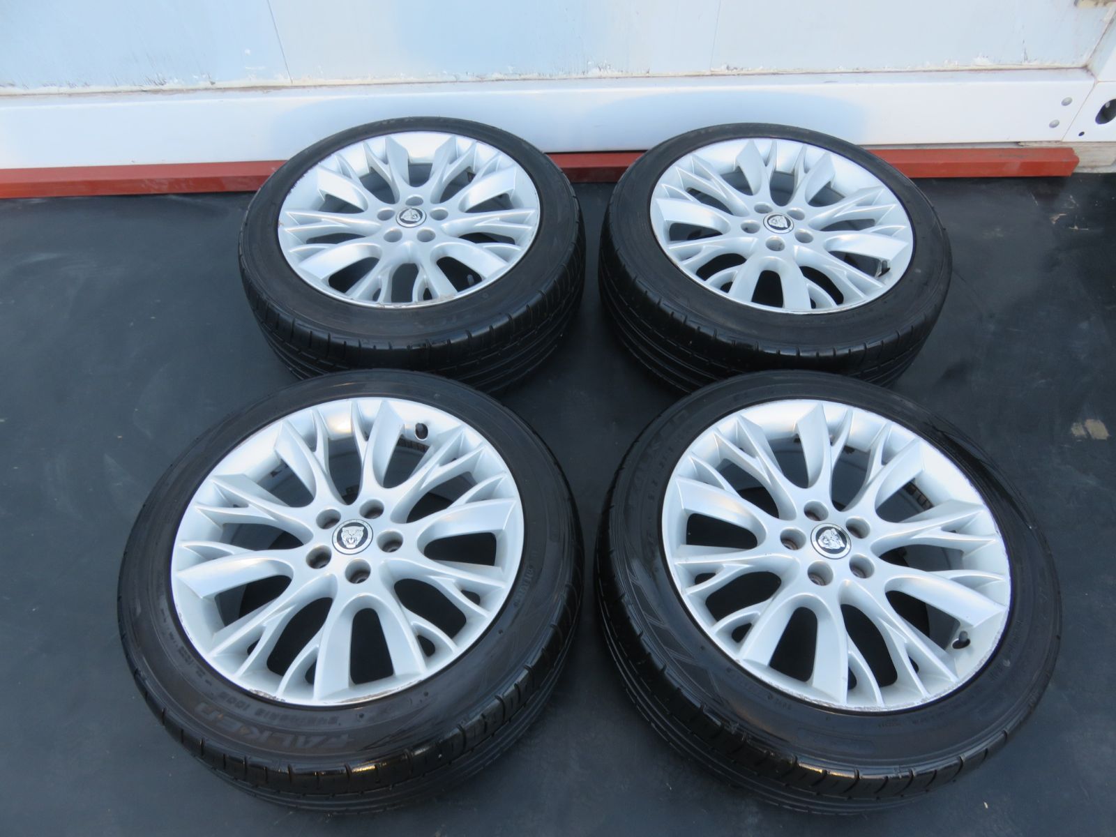 SFC5109/JAGUAR ジャガー XF  純正  18インチ 18×8.5J +49 5穴 PCD108 ホイールタイヤ 245/45R18 2019年製 ４本セット