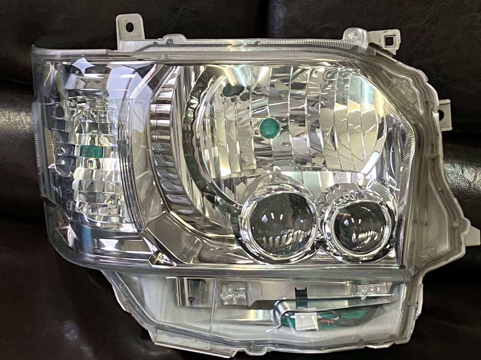 200系ハイエース 4型純正タイプLEDヘッドライト マットブラック 