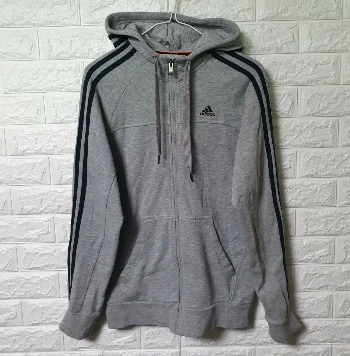 アディダス フードジップアップ 出品