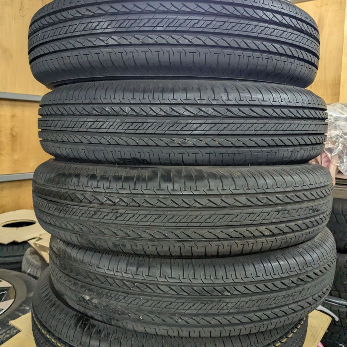 ジムニー 純正タイヤ175/80R16 ×5本 (内スペアタイヤ1本は未使用 )