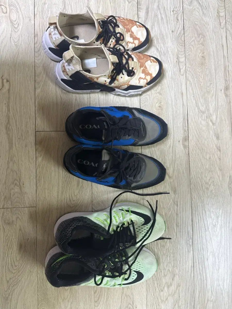 スニーカー出品 (ナイキ ランニングシューズ2 コーチ1)