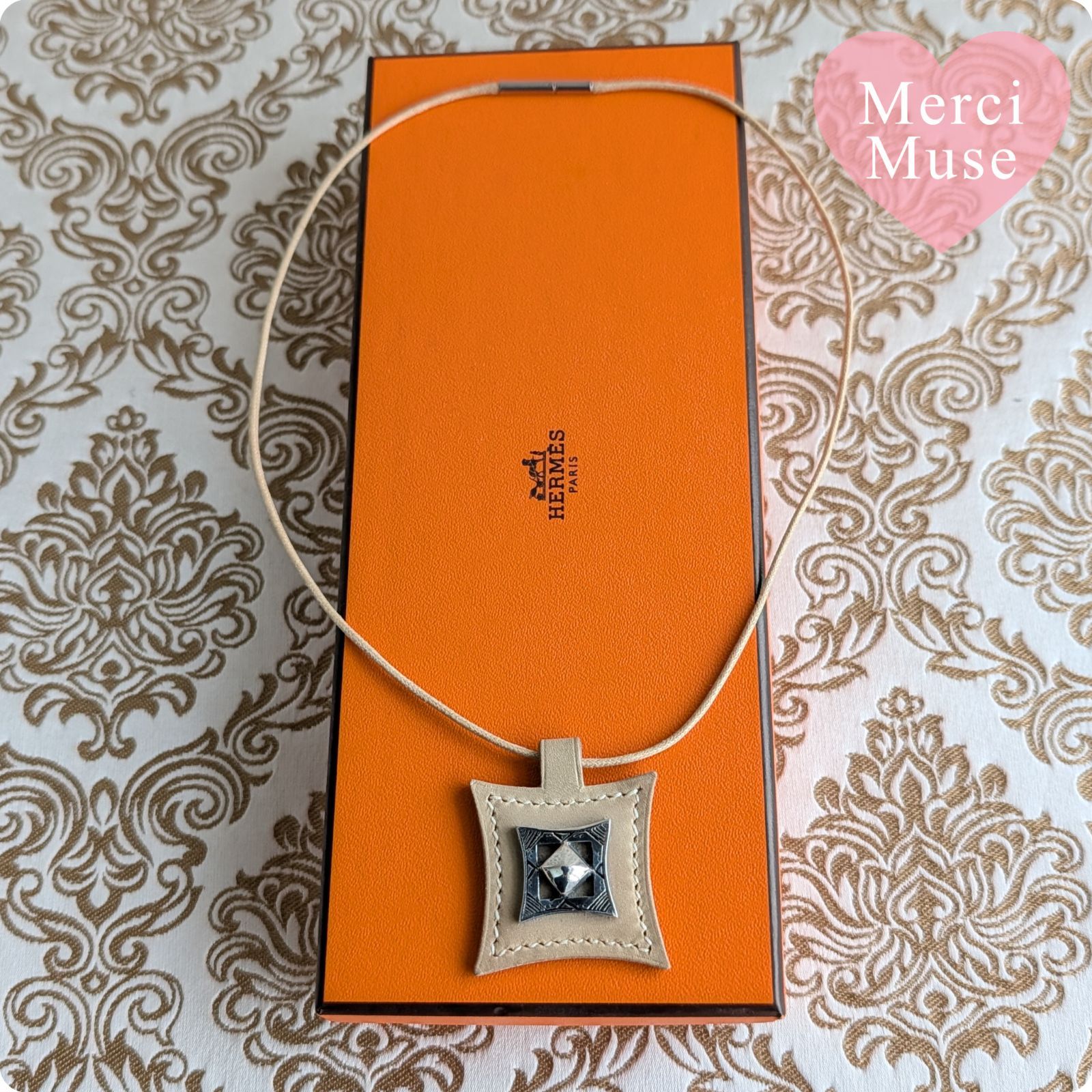 ❤お得なお品❤トゥアレグレザーネックレス ベージュxシルバー金具 