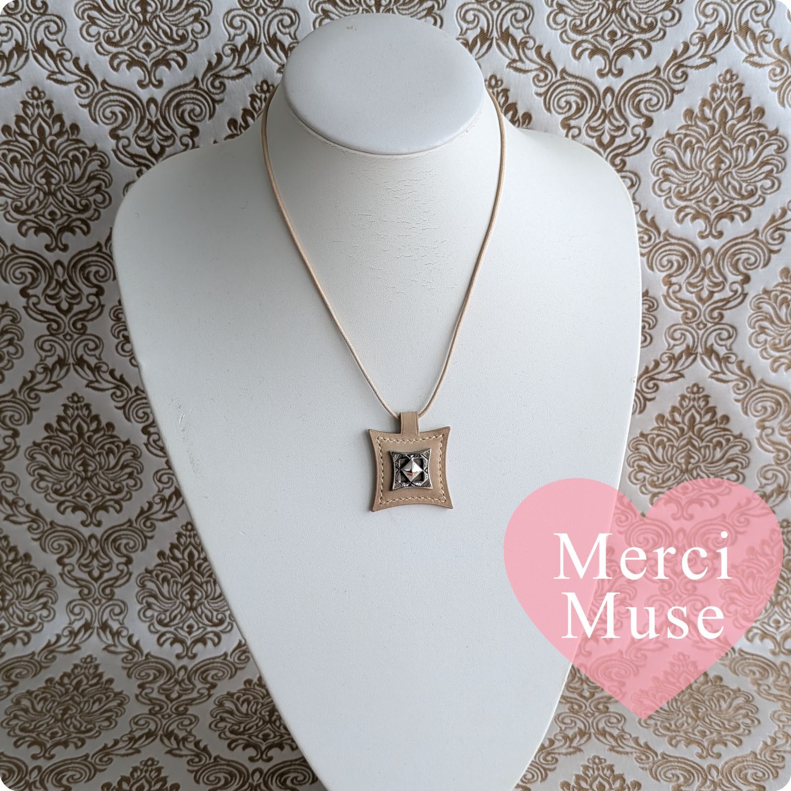 ❤お得なお品❤トゥアレグレザーネックレス ベージュxシルバー金具 