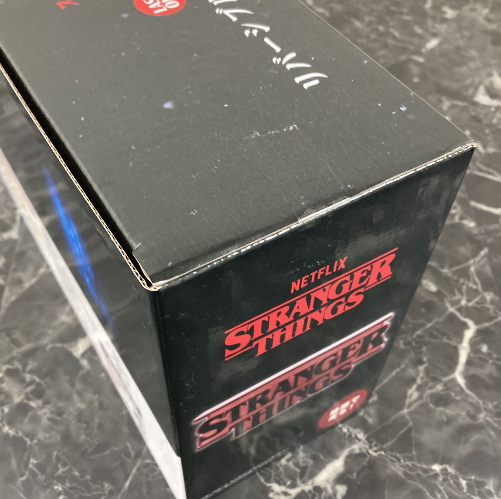 29. リバーシブルロゴフィギュア ラストワンVer. ストレンジャー