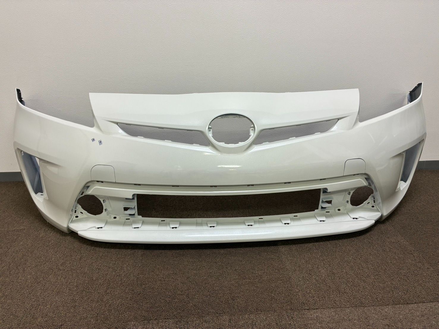 トヨタ プリウス 30系 後期 フロントバンパー ホワイト 訳アリC1 TOYOTA 30系プリウス/30プリウス後期 フロントバンパー/ホワイト（070