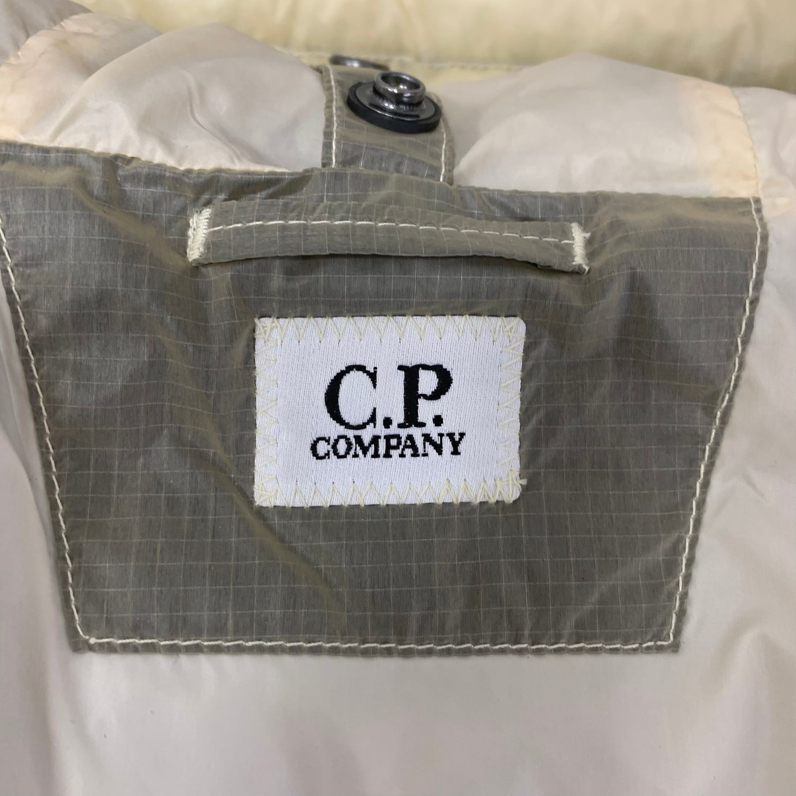 シーピーカンパニー C.P. Company D.D Shell hooded quilted jacket 