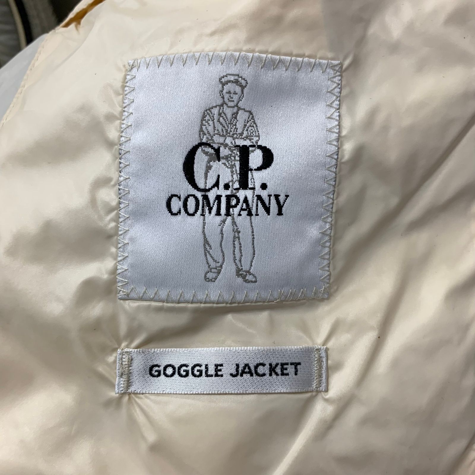 シーピーカンパニー C.P. Company D.D Shell hooded quilted jacket 