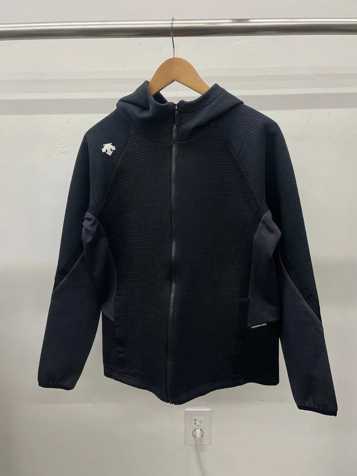 95 100)デサント ヒュージョン フレックス ジャケット