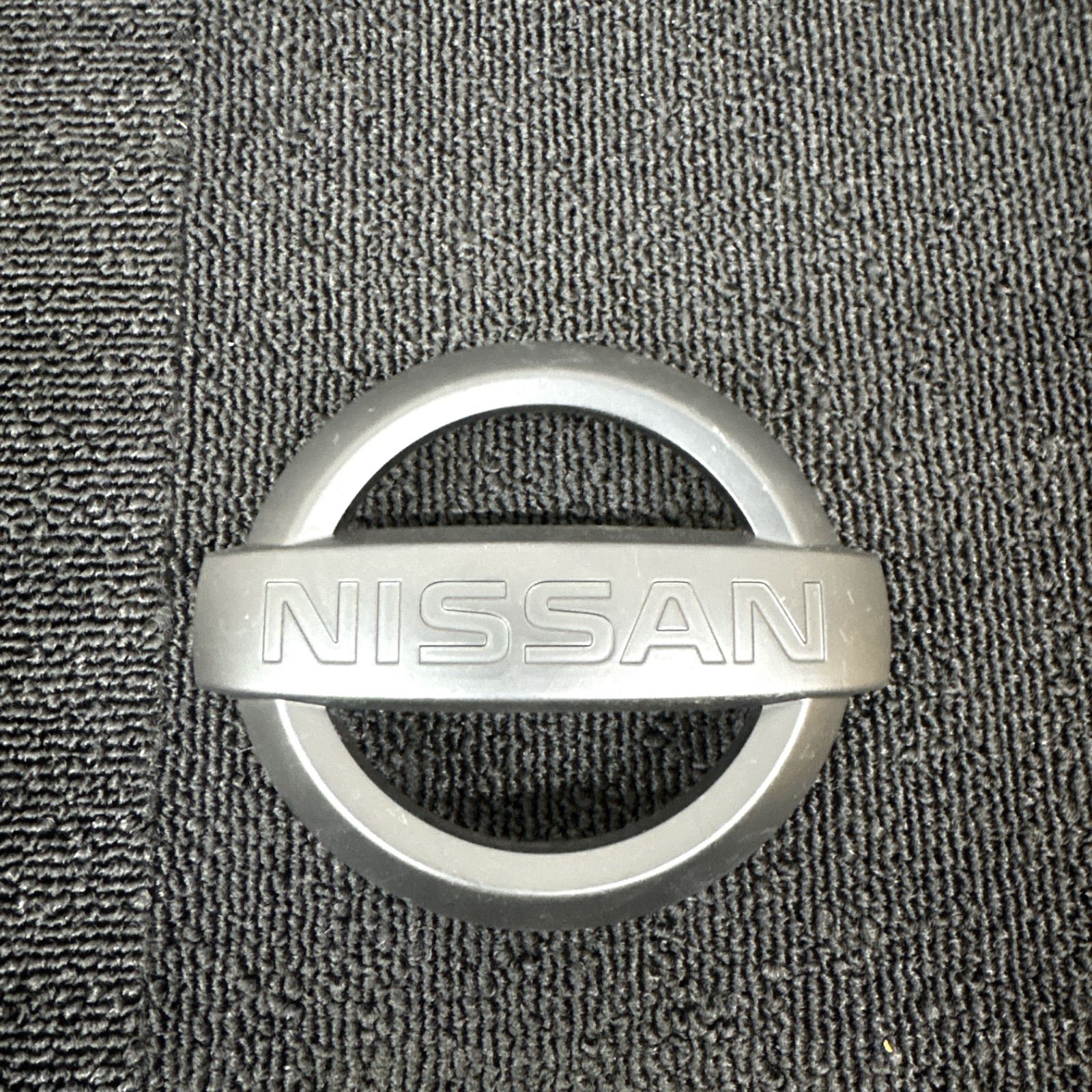 最終値下げ 日産 T30 エクストレイル 純正フロントエンブレム マット 