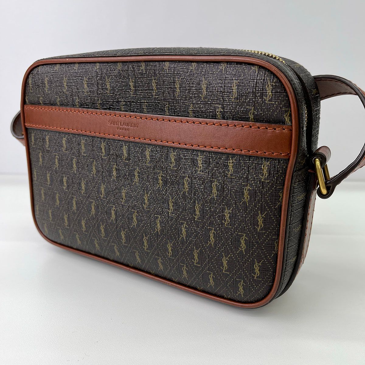 ゴ*ン様 Yves Saint Laurent ブラウン ショルダーバッグ YVES SAINT LAURENT イヴ・サンローラン YSL ロゴ ショルダーバッグ