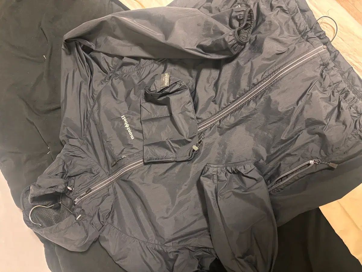 モンベル 日本版 ウィンドブレーカー