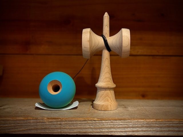 KENDAMA CO