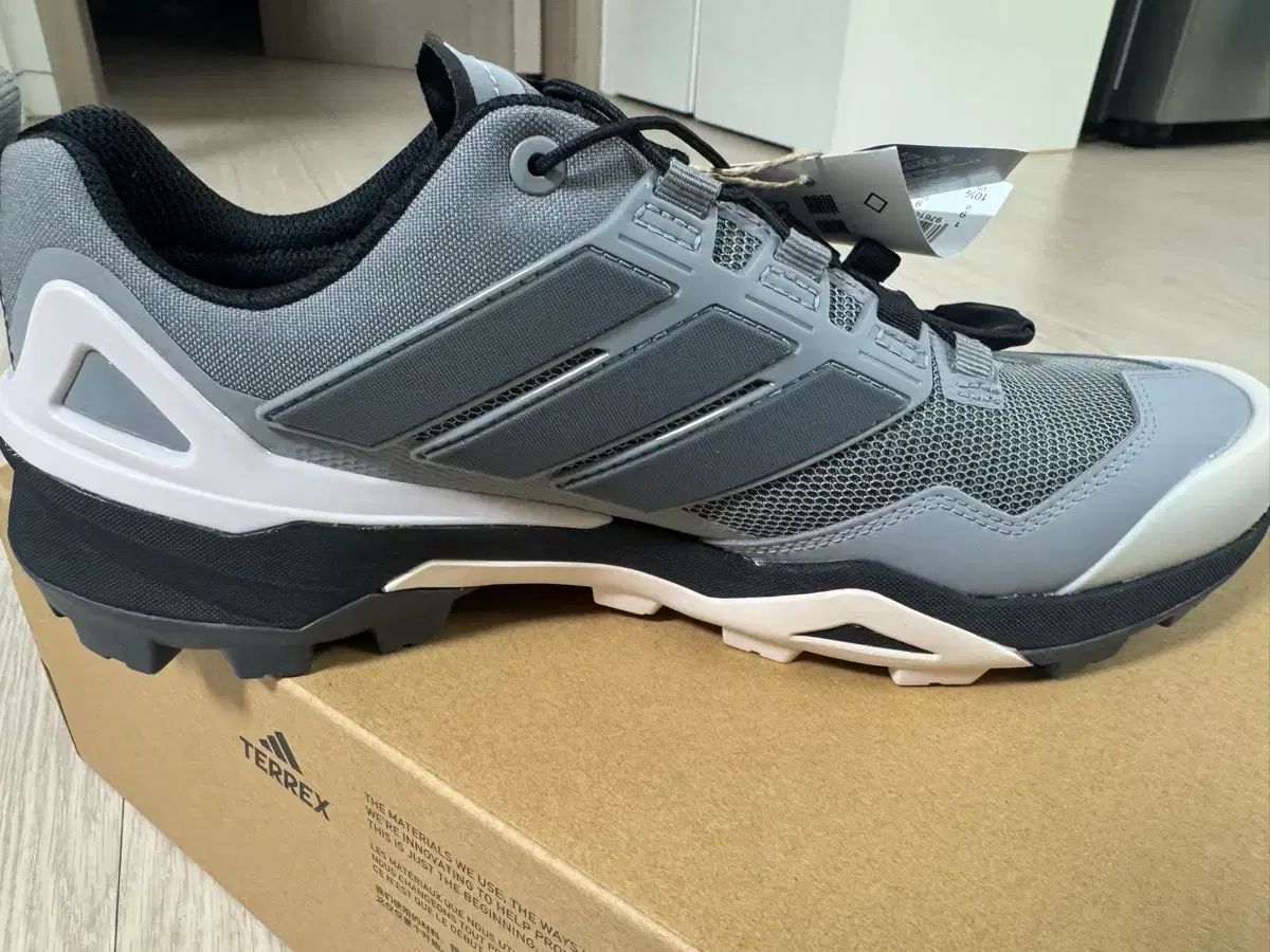 トレッキングシューズ