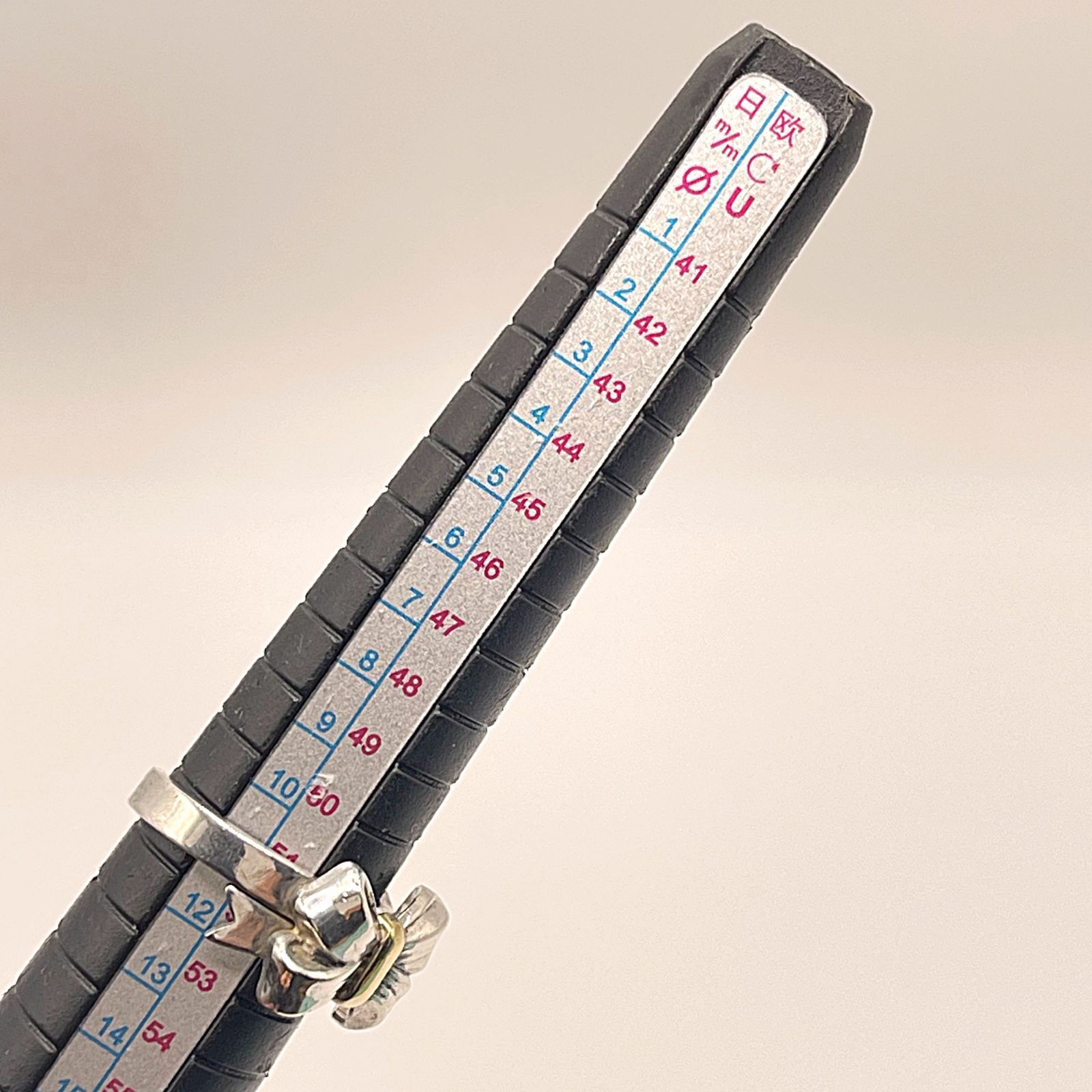 箱付き ティファニー リボン リング 11号 指輪 シルバー ゴールド 