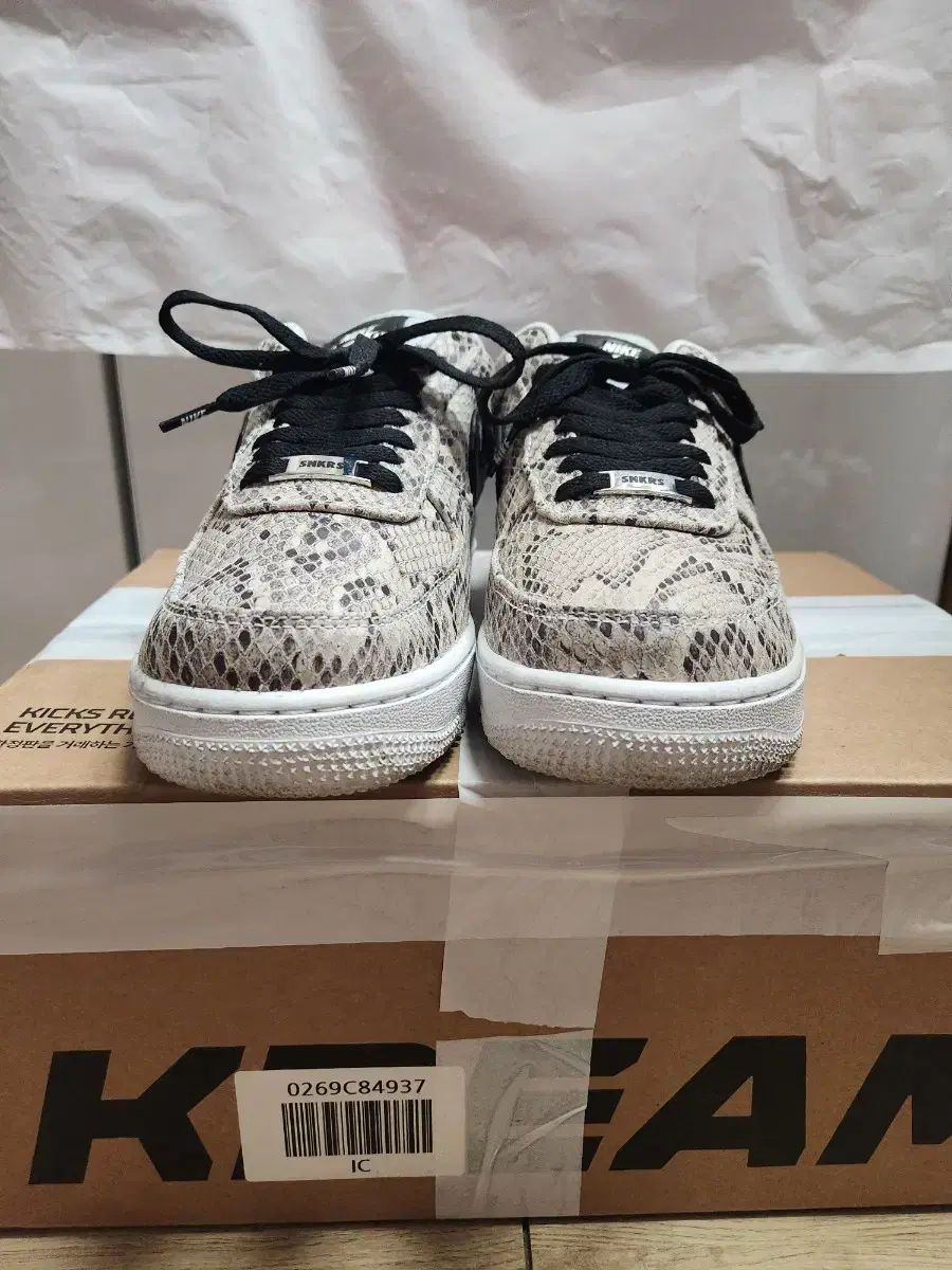 ナイキ エアフォース 1 ロー スネークスキン 255