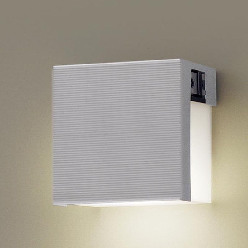 パナソニック Panasonic 表札灯 LED電球4 3 W 1灯 壁直付型 防雨型 LED電球交換型 明るさセンサ付 電球色 シルバーメタリック 乳白 幅125 奥行85 高さ125 mm