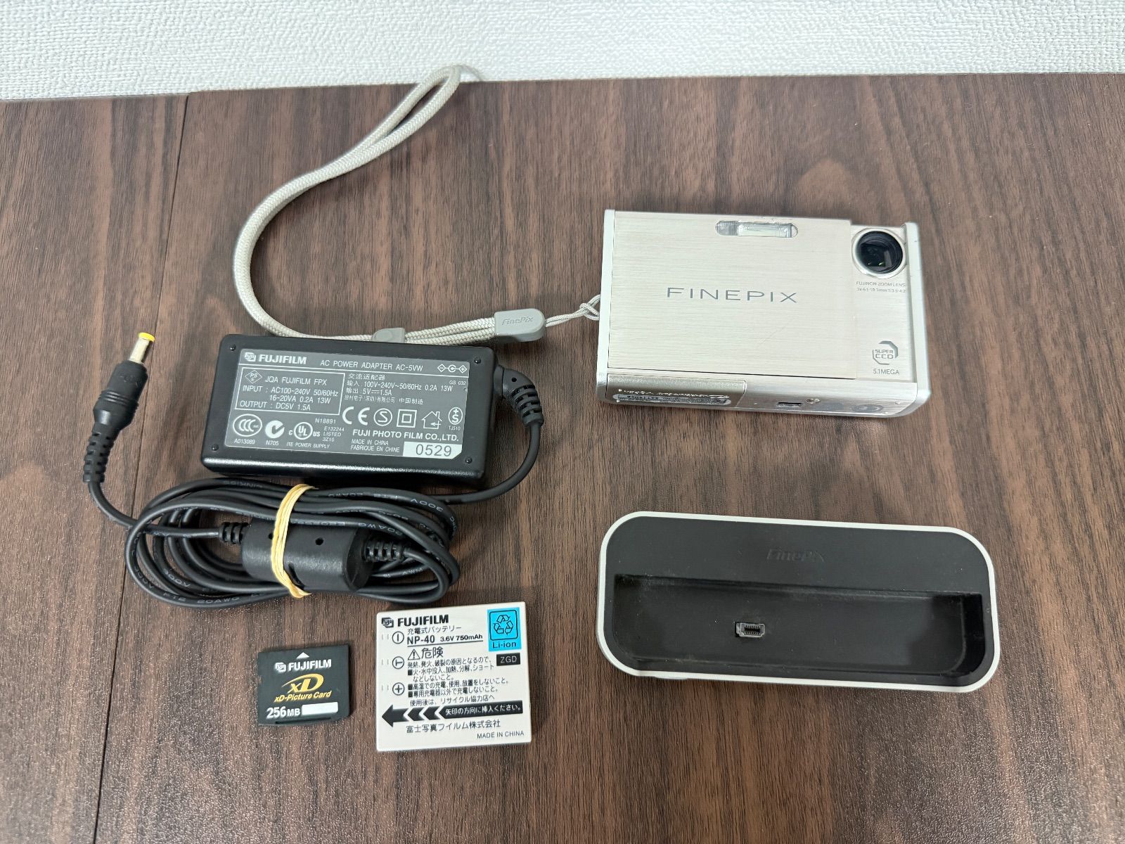 FUJIFILM フジフィルム FinePix Z2 シルバー デジカメ XD