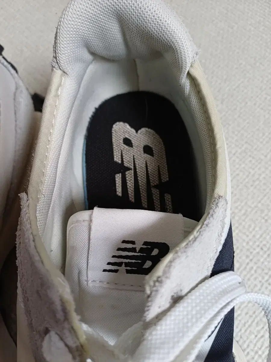 New Balance 327 アイボリー スニーカー 265