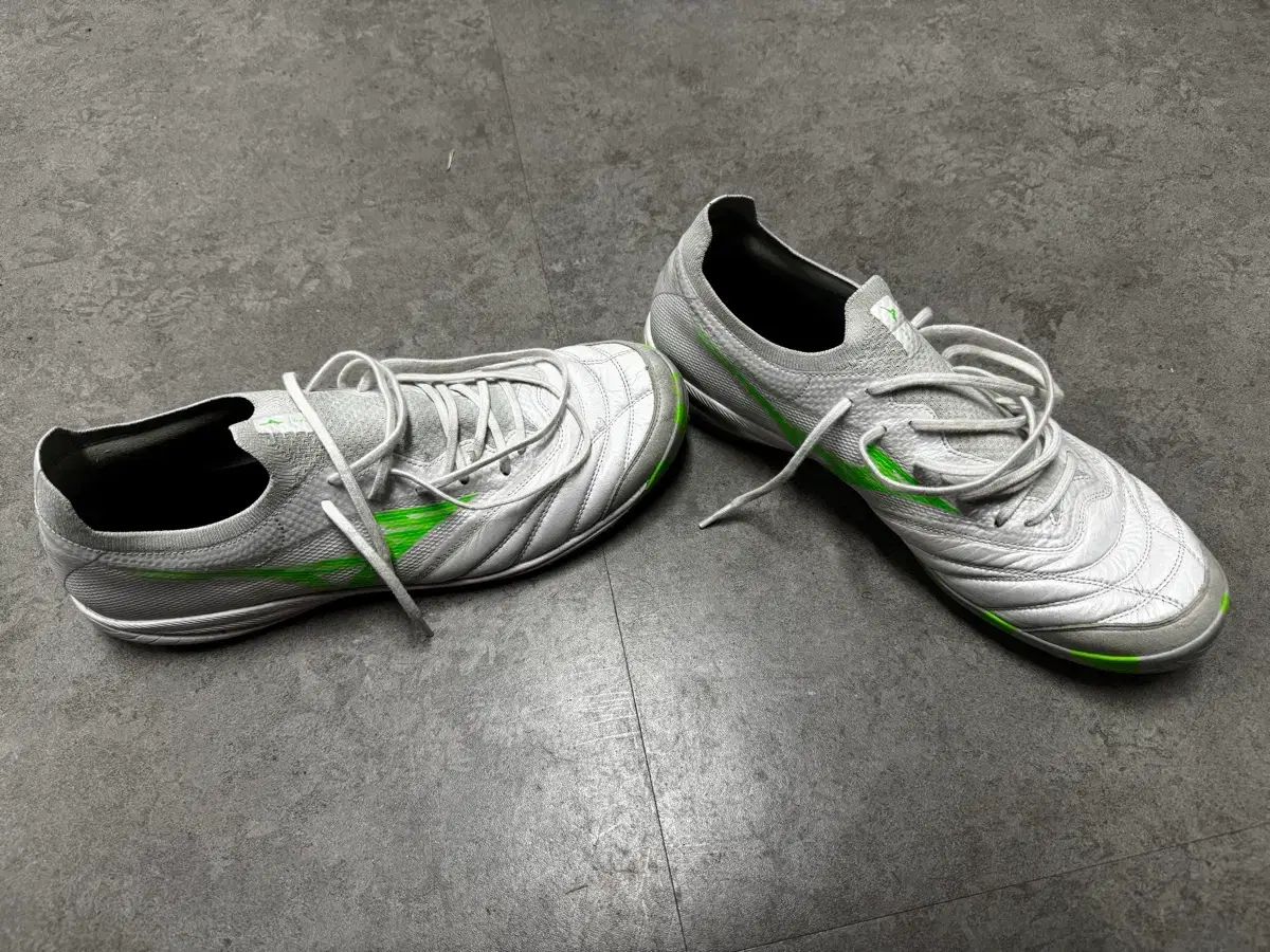 Mizuno Morelia サッカーシューズ スパイク ミズノ モレリア NEO サラ 