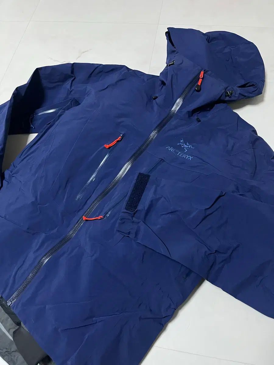 ARC TERYX アルファsv GORE TEX ゴアテックス ジャケット 97 cm 38インチ 男 95