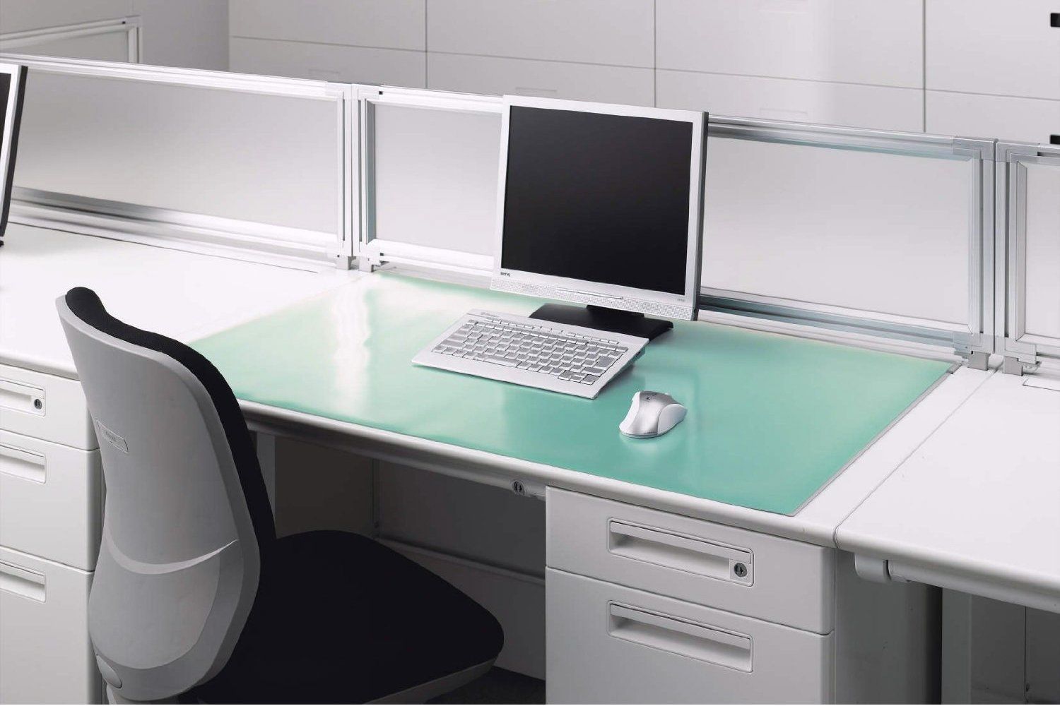 ライオン事務器 デスクマット 1090 690 mm No 117 PRM グリーンマット付