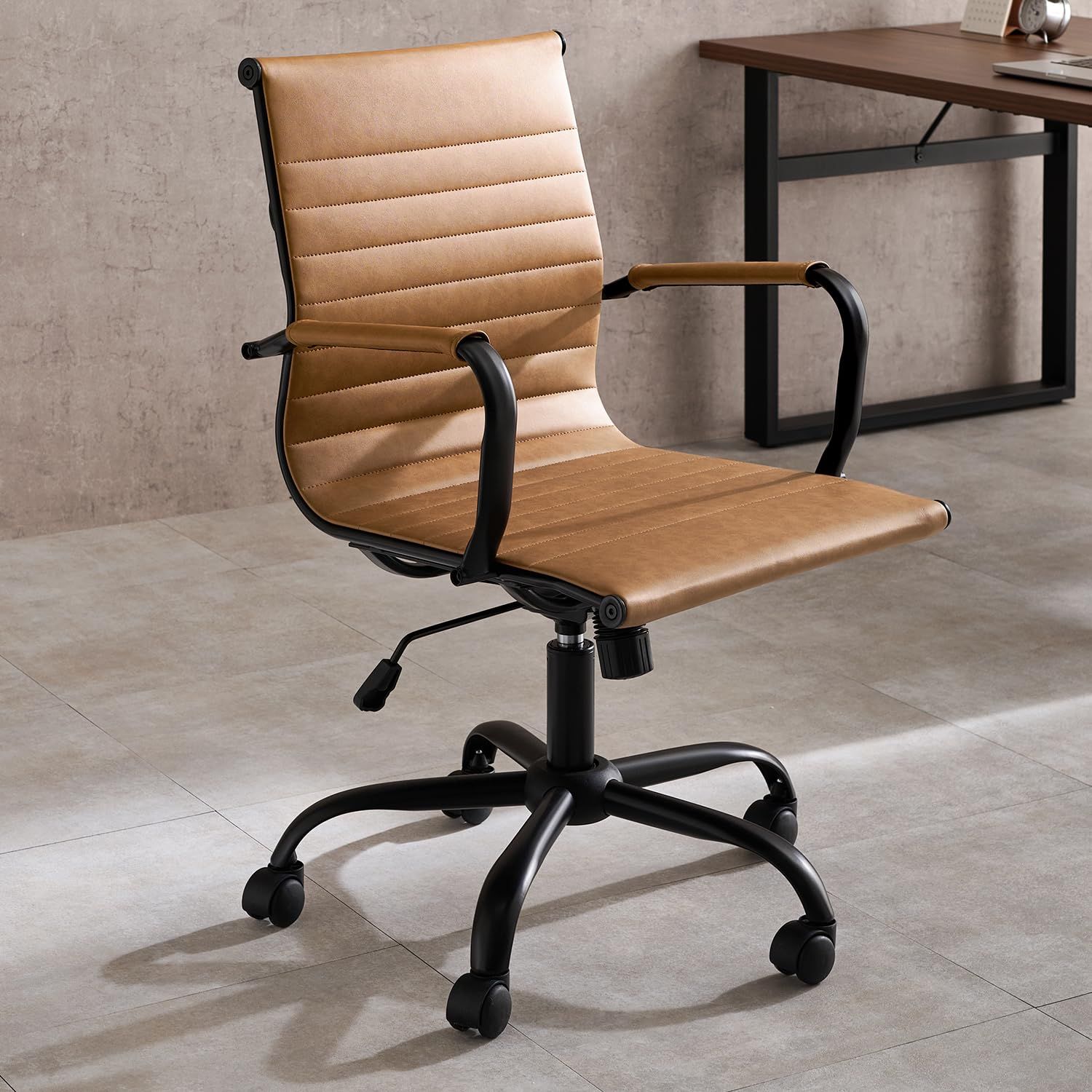 萩原 デスクチェア オフィスチェア レザー調 昇降式 ロッキング機能付 肘付き 持ち手付き ライトブラウン LHC 4476LBR