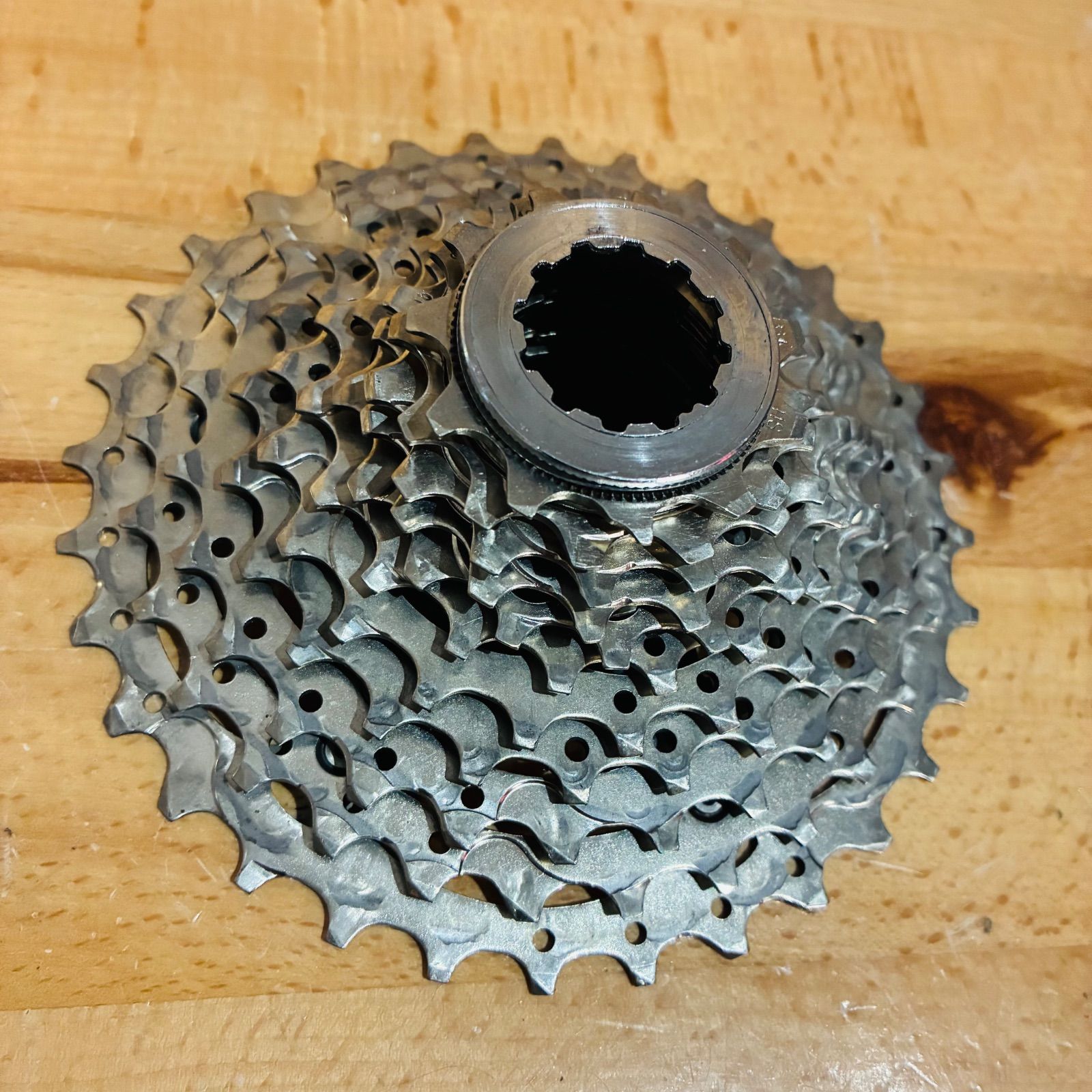 中古品】 シマノ 105 CS-R7000 11-32T 11S カセット スプロケット