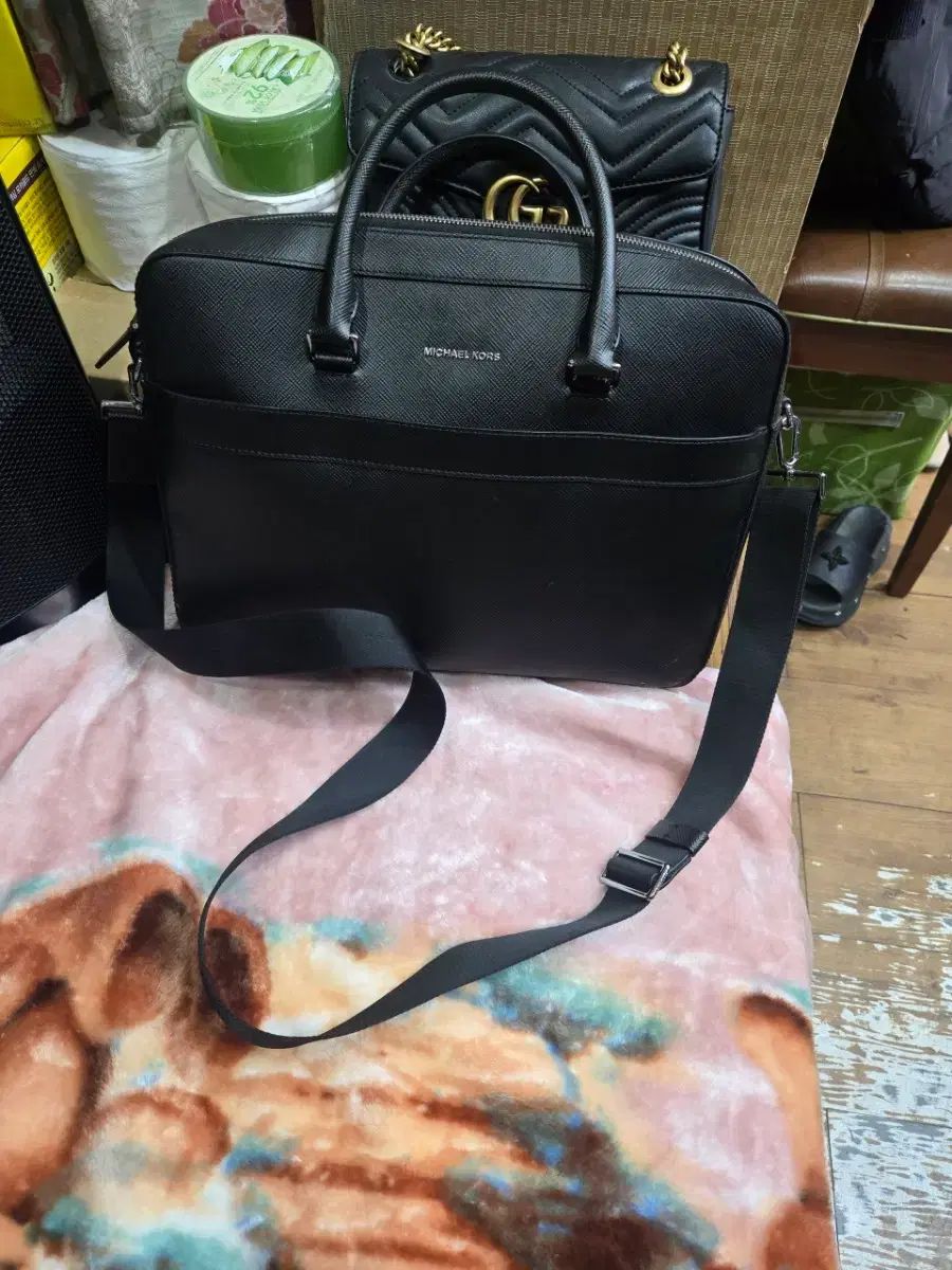 MICHAELKORSブラック ナイロン ショルダーバッグ MICHAEL KORS 