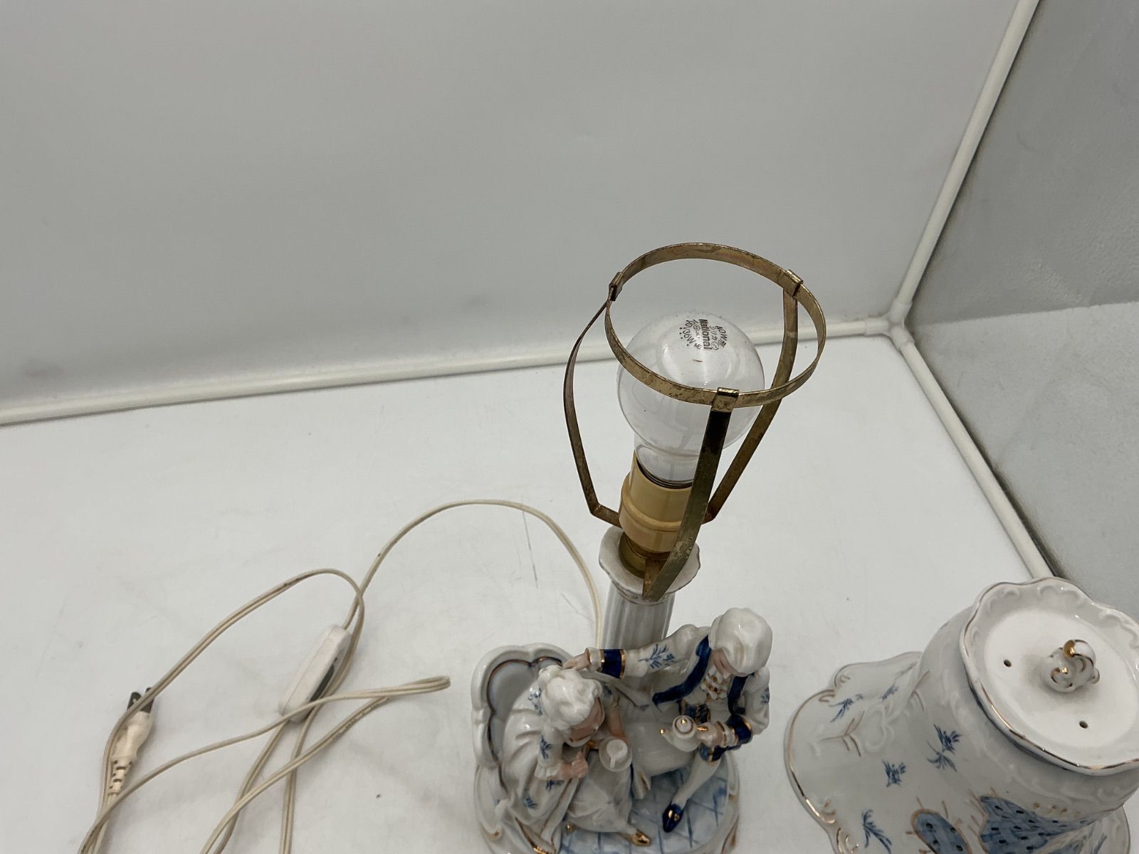陶磁器のフィギュリン（人形）テーブルランプ 照明、インテリア