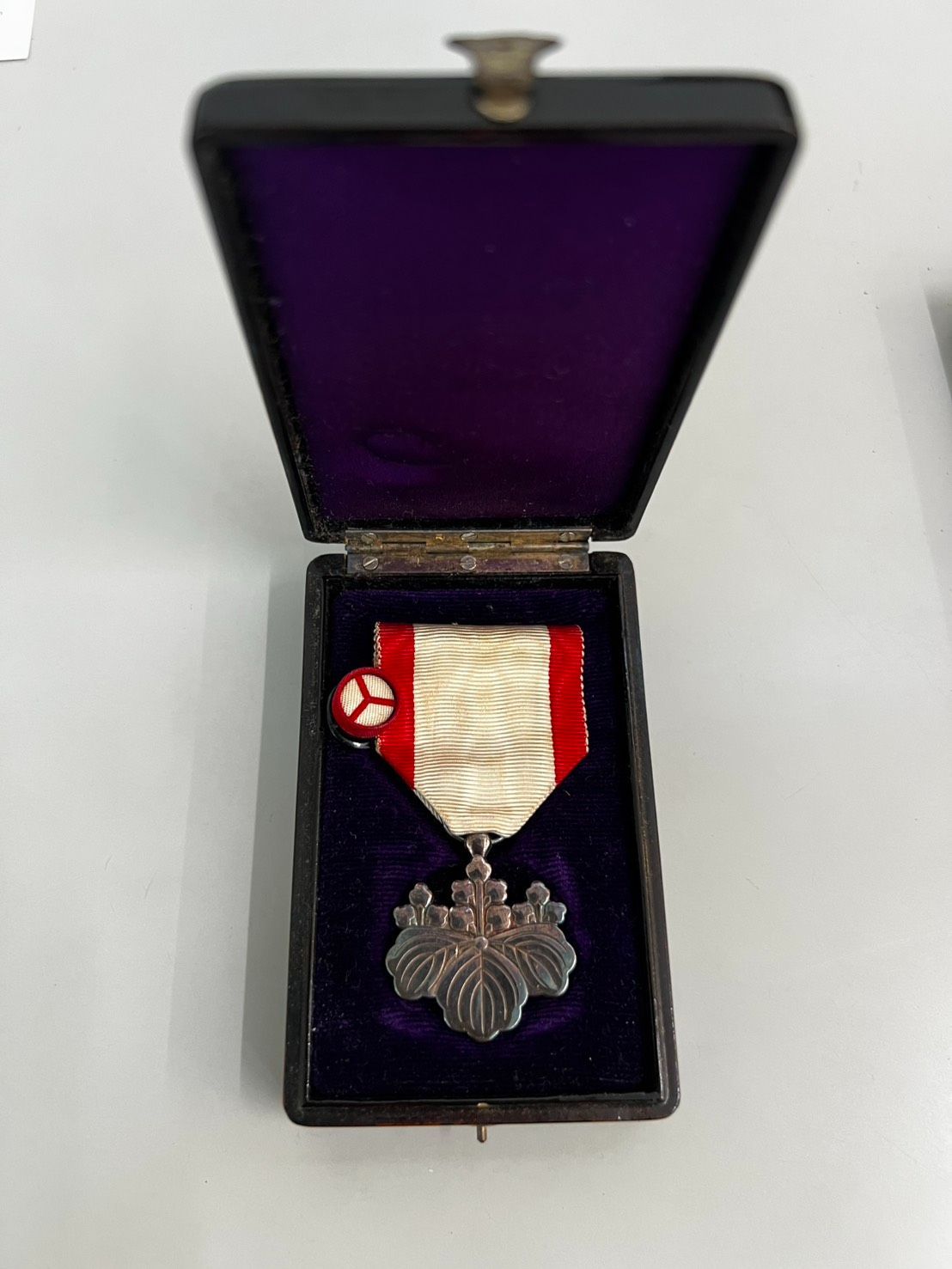 5連 勲八等白色桐葉 従軍 国勢調査 記念章 勲章 Japanese army 勲八等白色桐葉章 箱勲章 旧日本軍 軍章 A0-0 - メルカリ