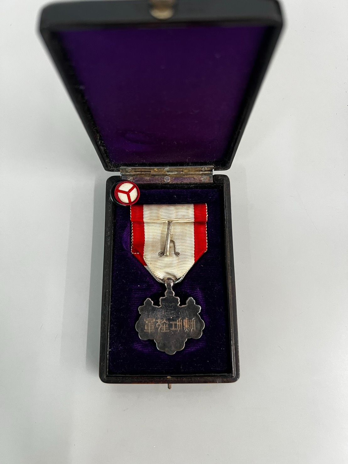 勲八等白色桐葉章 箱勲章 旧日本軍 軍章 A0-0 - メルカリ