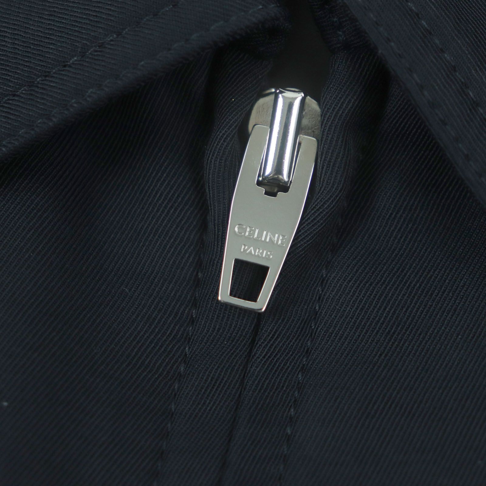 極美品▽CELINE セリーヌ 2W47B585X 公式掲載中 トリオンフ刺繍 ジップ