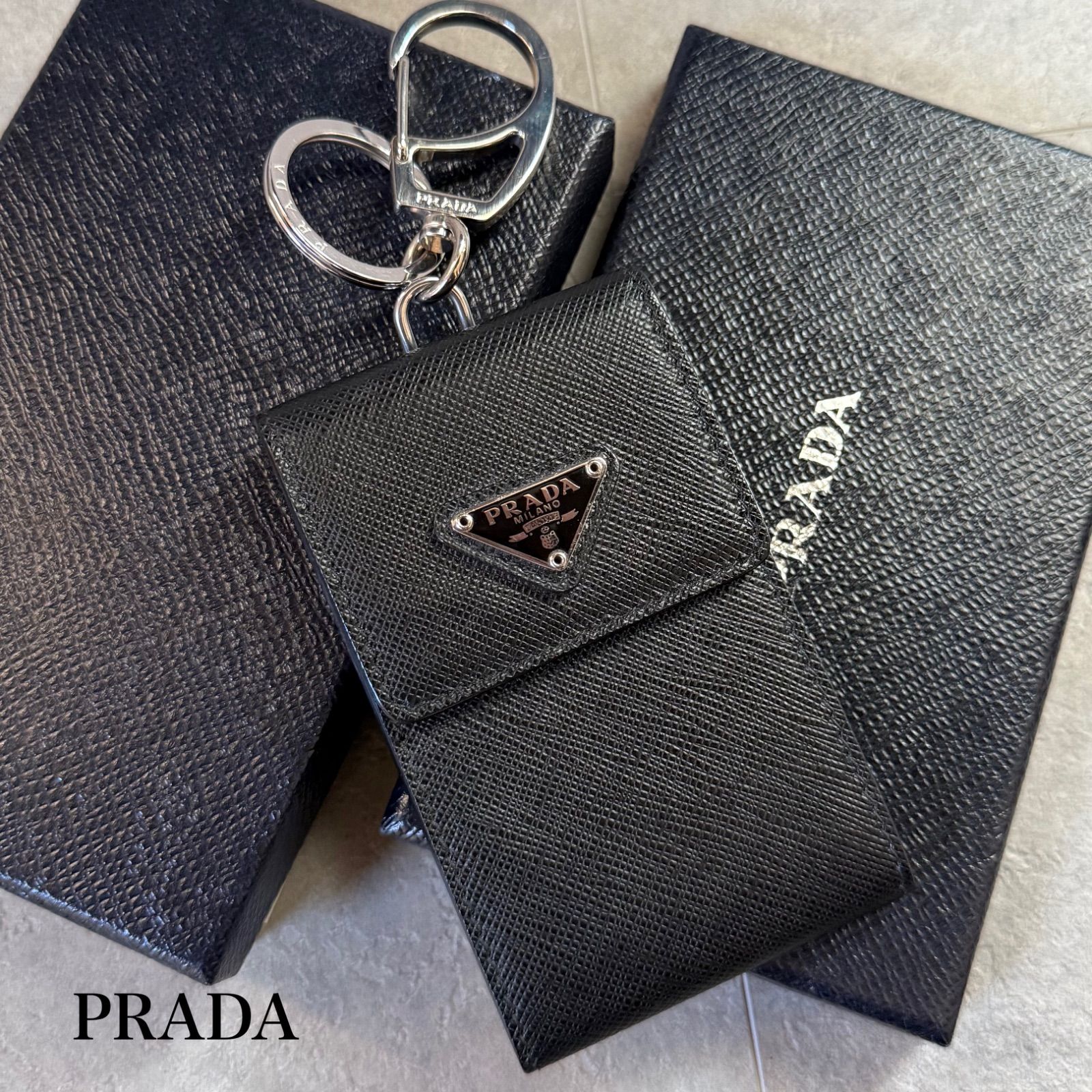 美品 PRADA プラダ トライアングルロゴ サフィアーノレザー カード 