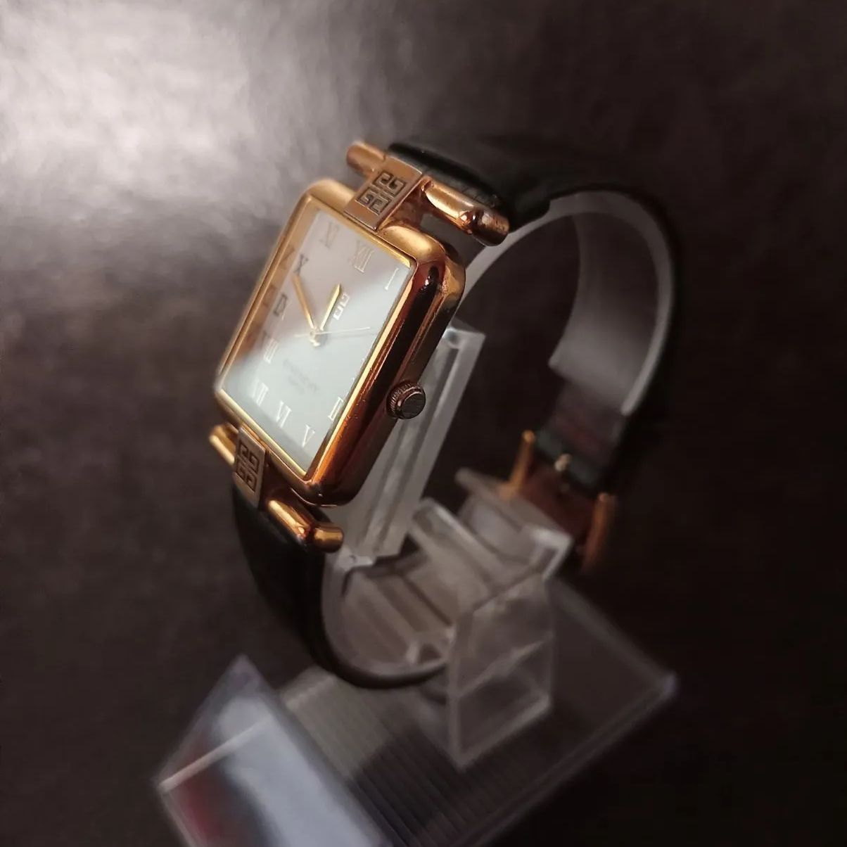 GIVENCHYの腕時計(レディース) GIVENCHY - 専用！！！ジバンシー腕時計 レディース腕時計 新品電池 95