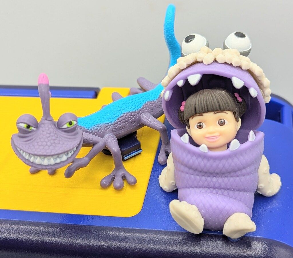 ドアいっぱいで楽しい＆カワイイ！TDLに『モンスターズ・インク』の