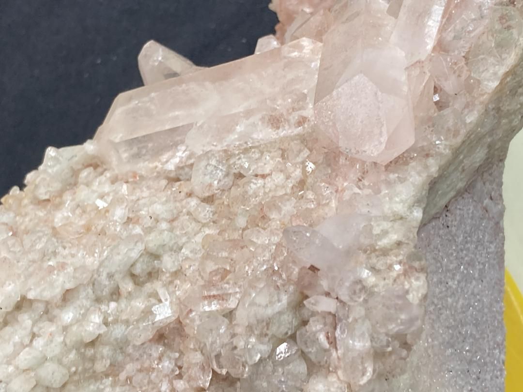  E32521 ヒマラヤ水晶 サマディピンク ヒマラヤ産 マニカラン産 水晶クラスター クォーツ 原石 天然石 鉱物 パワーストーン 金属小物 置物 インテリア小物