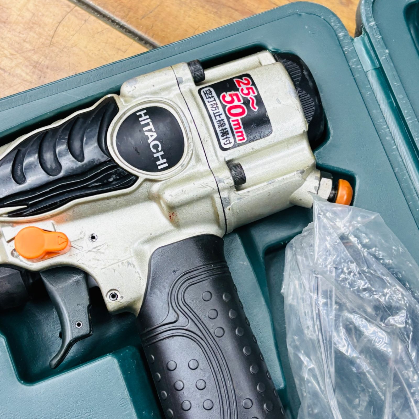 整備品 動作良好 ハイコーキ HIKOKI HITACHI 常圧 4 mmフロアタッカー N 5004 MF