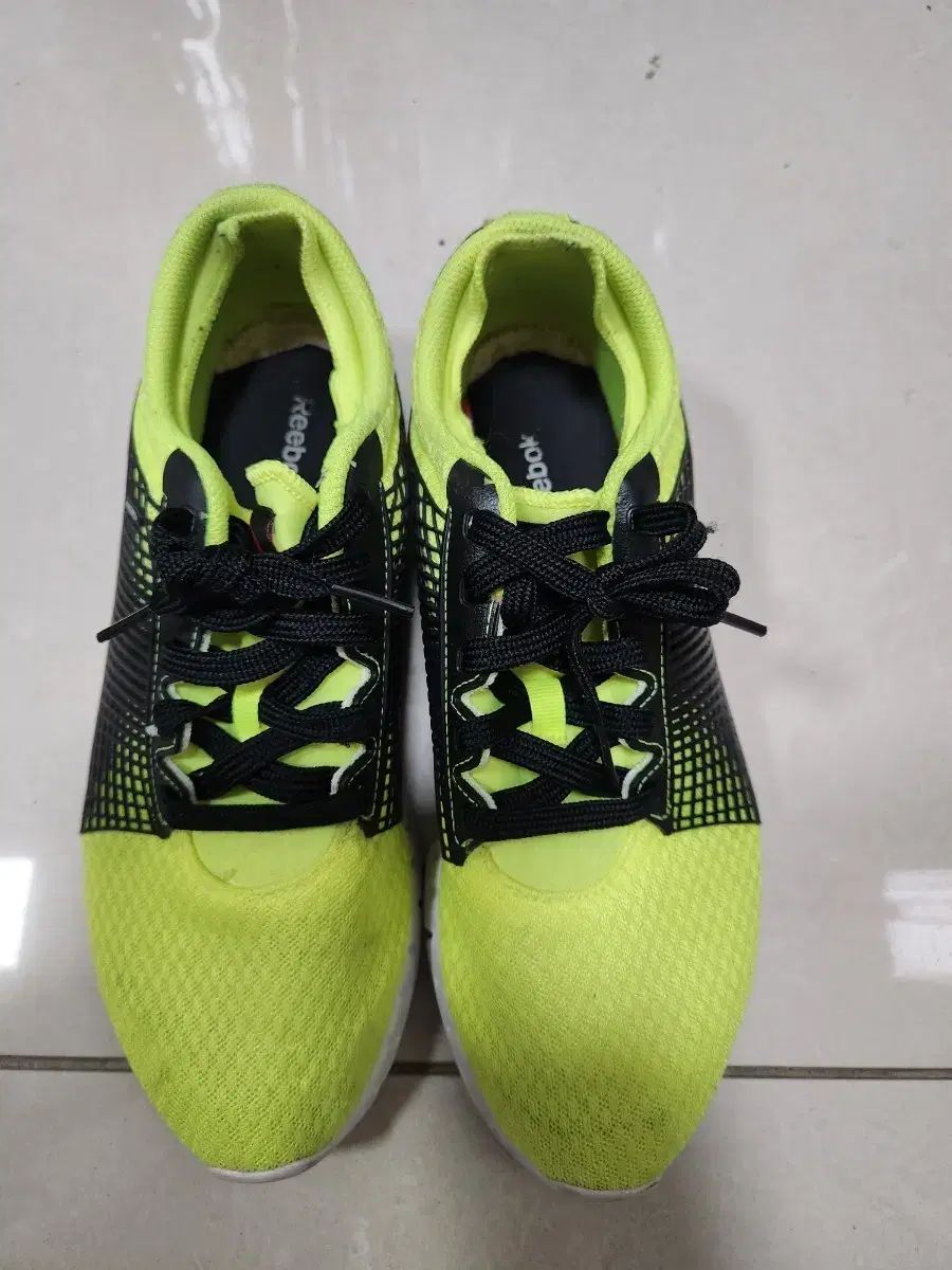 リーボック 蛍光 スニーカー 275