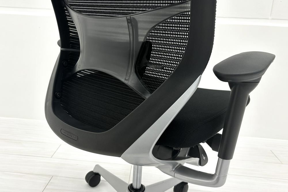  バロンチェア オカムラ Baron ブラック 可動肘 ハイバック オフィス家具 座クッション オフィスチェア 事務椅子 A000004177 デスクチェア快適 オフィスチェア ワークチェア 椅子 チェア