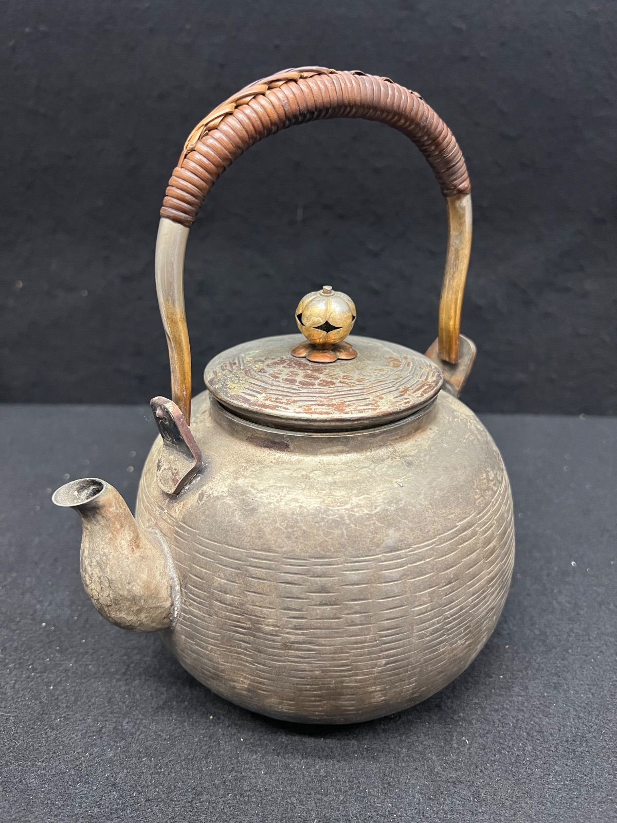 【銀瓶/御湯沸】秀峰堂 湯沸 茶道具 希少品 丸型五合 美術品・アンティーク・コレクション 【 銀瓶 / 御湯沸 】秀峰堂 湯沸
