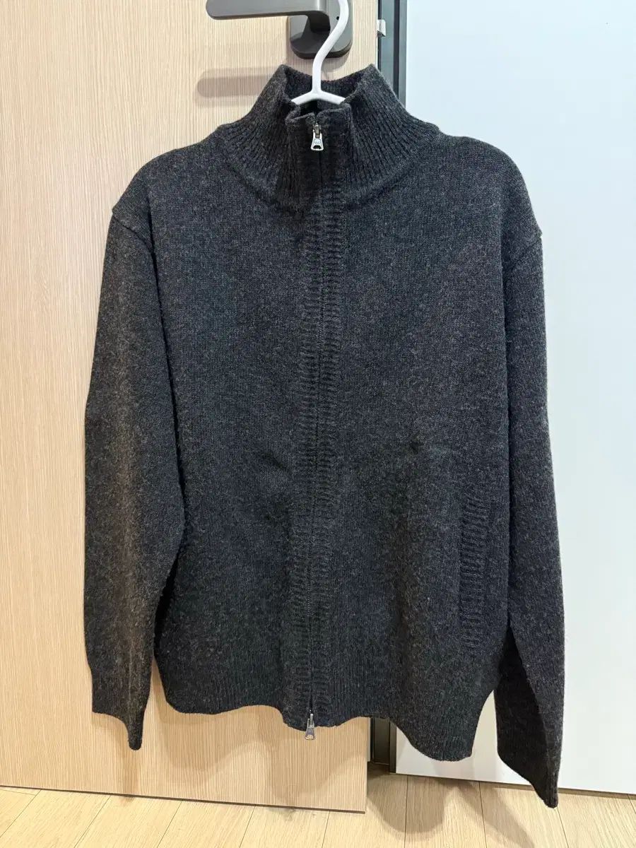 新品級 INSILENCE カシミア ジップアップ ニット M サイズ - Style Web Magazine \u0026 Online Shop | ビー・アール