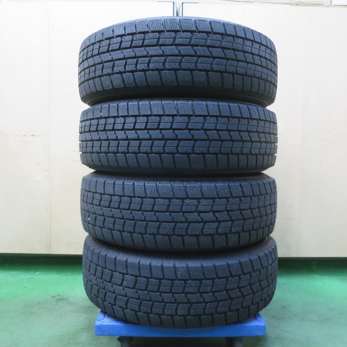 バリ溝！23年！キレイ！9.5分☆スタッドレス 195/65R16 グッドイヤー 