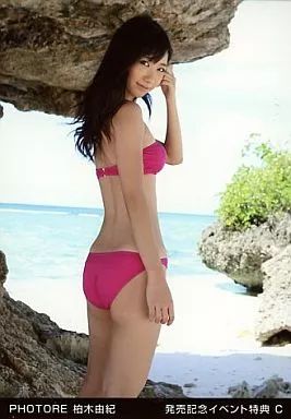 中古】生写真(AKB48・SKE48) 柏木由紀/膝上・ピンク色水着/PHOTORE発売