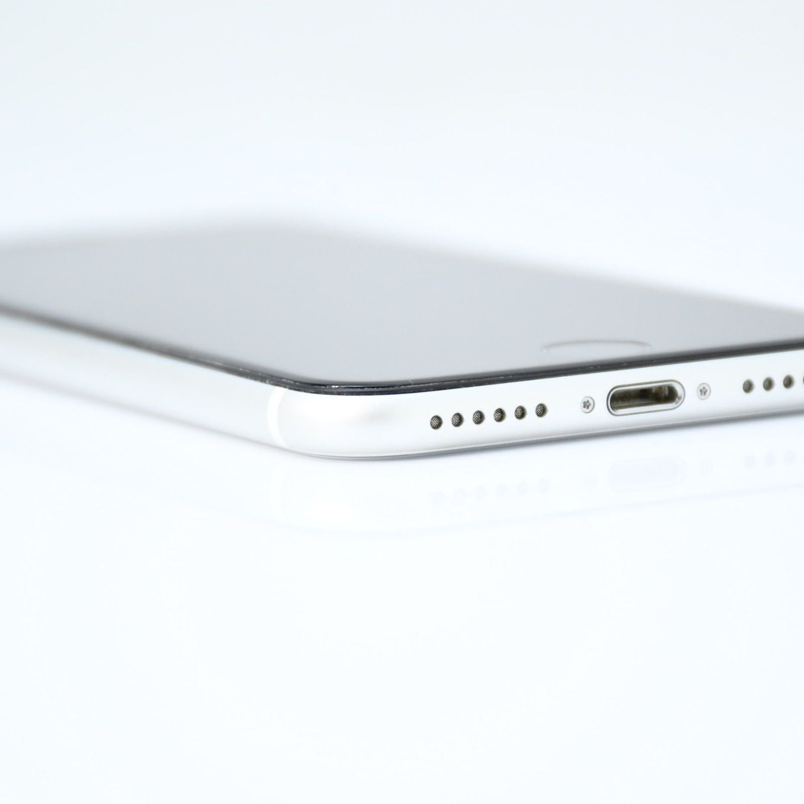 バッテリー最大容量100％＊美品】SIMフリー iPhone SE第2世代 64GB