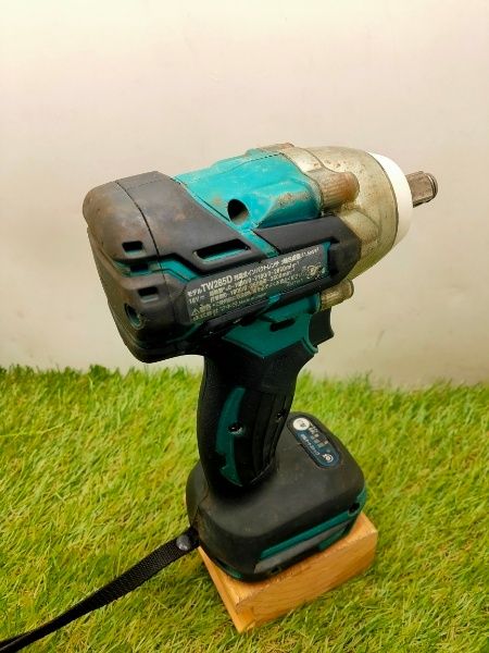 ☆マキタ(Makita) 充電式インパクトレンチ 18V バッテリ・充電器