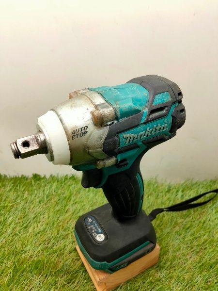 ☆マキタ(Makita) 充電式インパクトレンチ 18V バッテリ・充電器