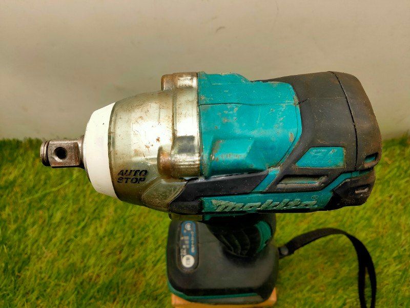 ☆マキタ(Makita) 充電式インパクトレンチ 18V バッテリ・充電器