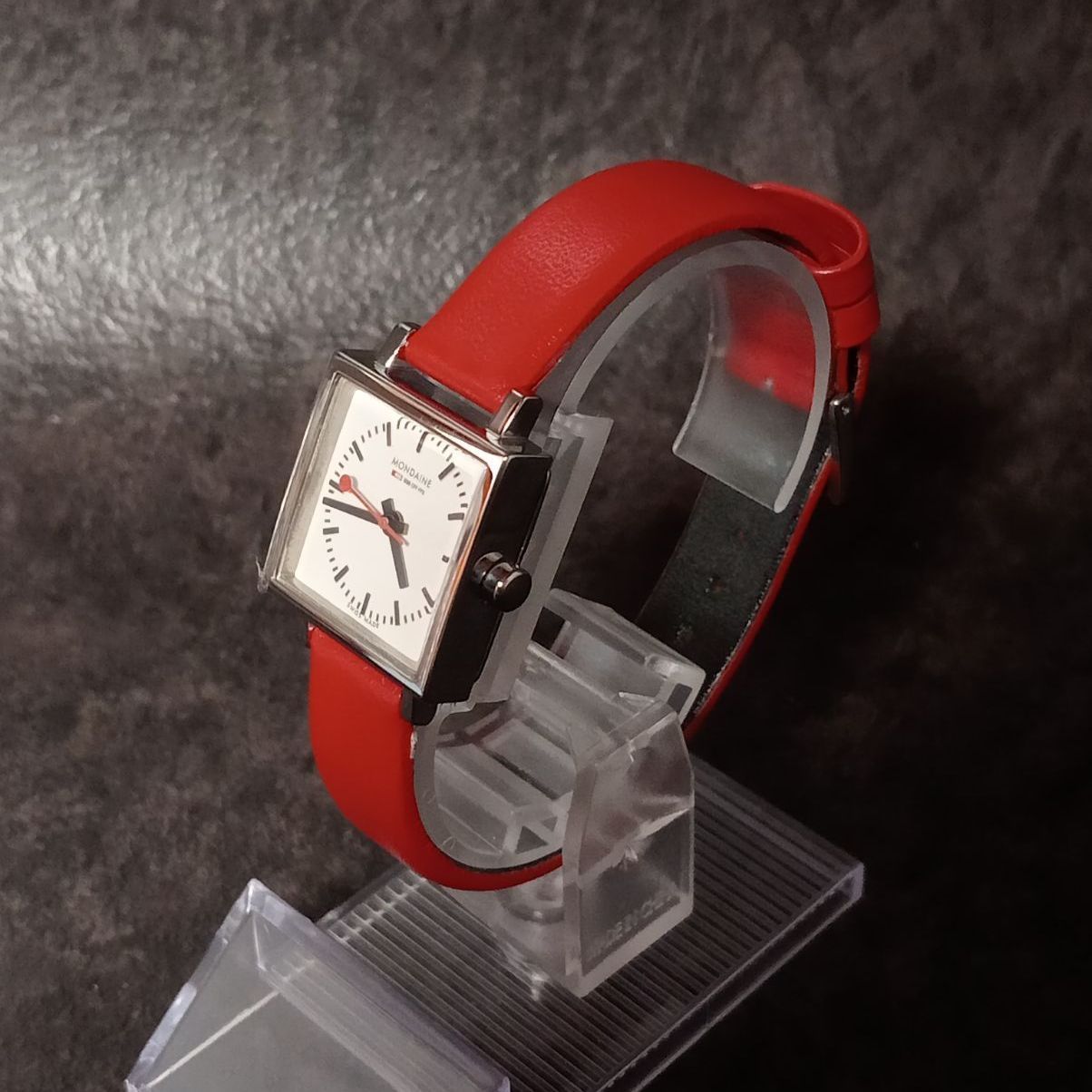 MONDAINE モンディーン 腕時計 エヴォ スクエア レッド 赤 レザー