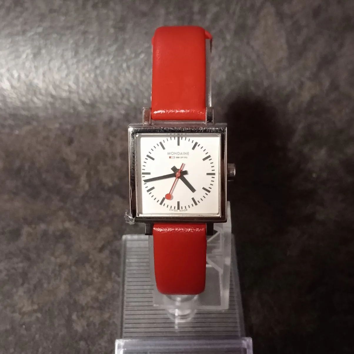 MONDAINE モンディーン 腕時計 エヴォ スクエア レッド 赤 レザー